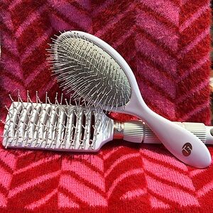 T3 hairbrushes – set of two EUC